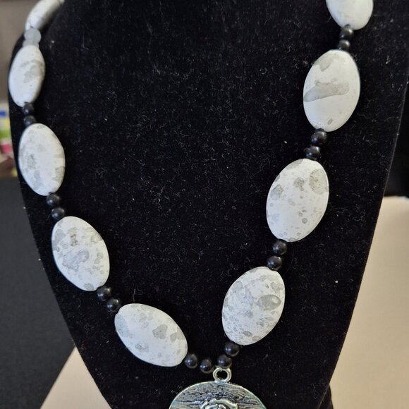 NECKLACE - Picture 4 of 5